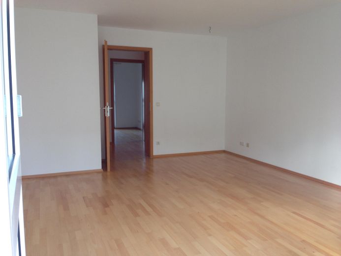 شقة أنيقة من غرفتين بالقرب من محطة مترو U3 آيدنباخشتراسه – Wohnzimmer