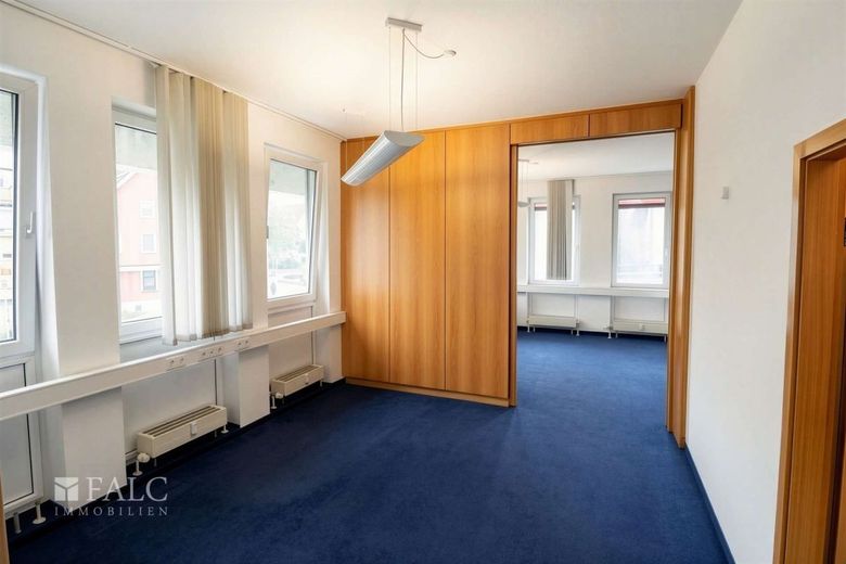 Helle Büroräume mit Entwicklungspotenzial zur Wohnnutzung – Büro - Nr.2