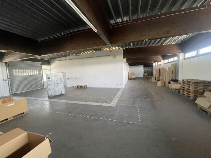 Superfici di magazzino e ufficio riscaldabili in affitto a Eggenfelden -734qm – Photo 1