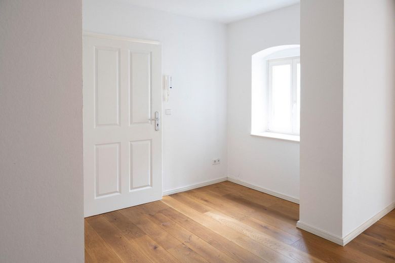 Rarität! Barrierefreie Gartenwohnung in Neobarock-Villa! – Eingang / Garderobe