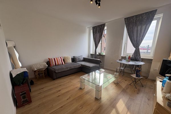 Deuxième occupation après rénovation / appartement de 2 pièces avec cuisine équipée dans un emplacement central à Fürth