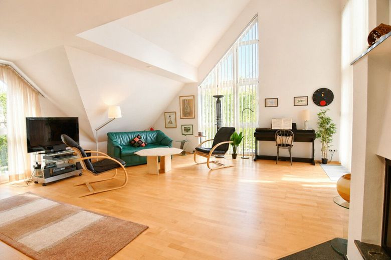 Elegante 3 - 4 Zi Maisonette mit Galerie mitten in Königstein – Wohnbereich