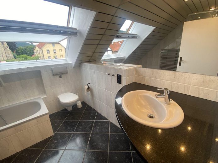 Bad mit Wanne und Dusche