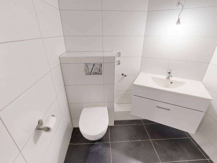 Appartement lumineux de 2 pièces avec BALCON et CUISINE ÉQUIPÉE – Ansicht II: Bad