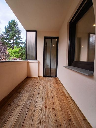 Piso de 4 habitaciones completamente renovado con balcón en Trier-Heiligkreuz – de alta calidad y listo para entrar a vivir – Balkon