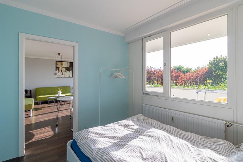 Designer terrace apartment (18 min. central station) nature, parking space (only temporarily 6-12 months) 1,700 € incl. additional costs – Schlafzimmer 1