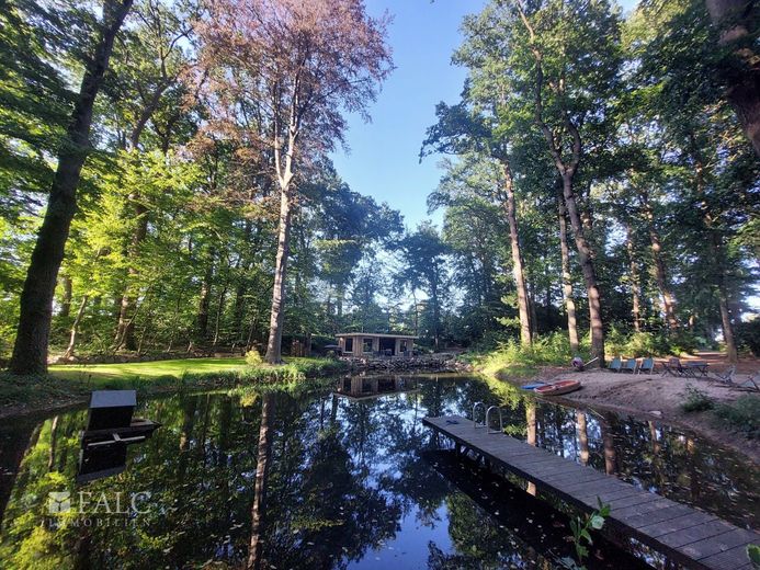 Modernisiertes 2-Zimmer-Appartement - Kapitalanlage oder Eigennutzung – Teich mit Steg