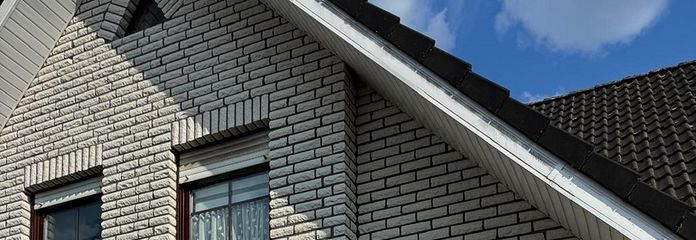 Freistehendes Zweifamilienhaus mit Bürotrakt und Garage