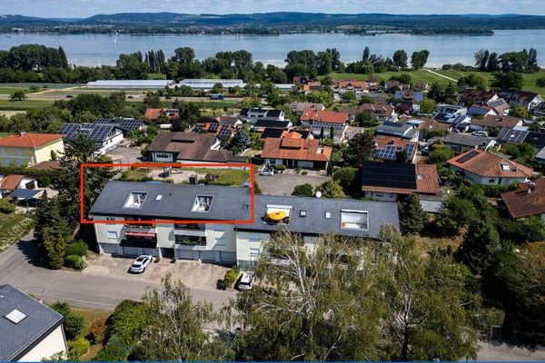 Außergewöhnliche 4,5 Zi.- Dachgeschosswohnung mit herrlicher Seesicht, 4 Terrassen und Garage!