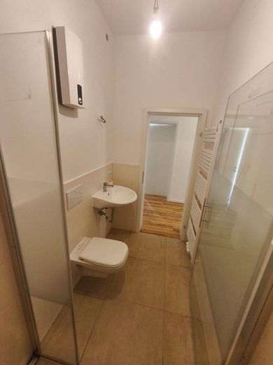 Kernsanierte Fünfzimmerwohnung mit 141 Quadratmetern Wohnfläche in der Innenstadt – Bad