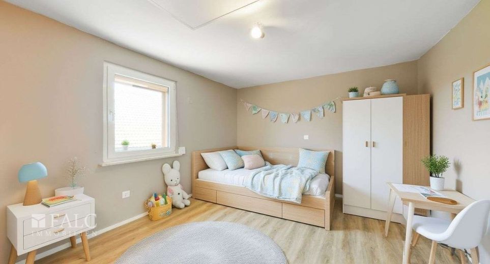Schönes Einfamilienhaus mit Nebengebäude – Kinderzimmer OG