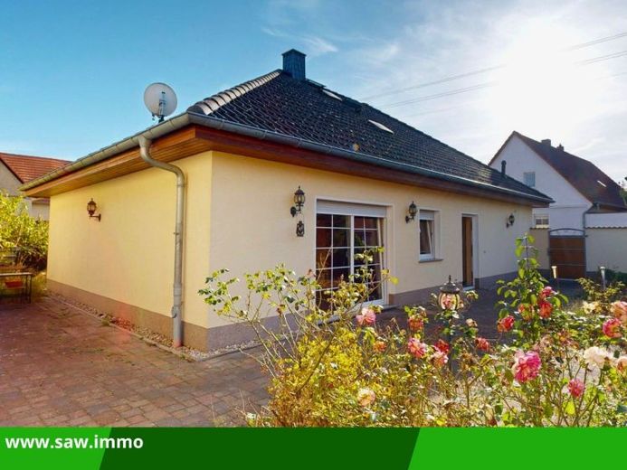 Ohne Käuferprovision - Ebenerdig wohnen im Bungalow + große Halle für Lagerung & Gewerbe – Foto 1