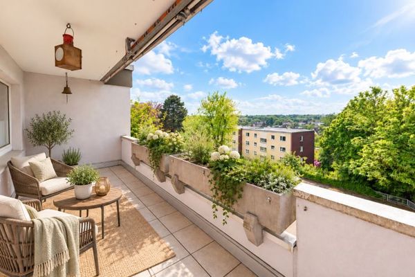 Viel Raum, viel Grün, zwei Balkone