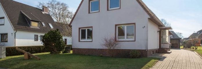Maison individuelle avec beaucoup d’espace, garage et carport