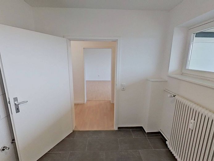 Schöne 2-Zimmer-Wohnung mit BALKON und modernem Wannenbad – Ansicht II: Küche