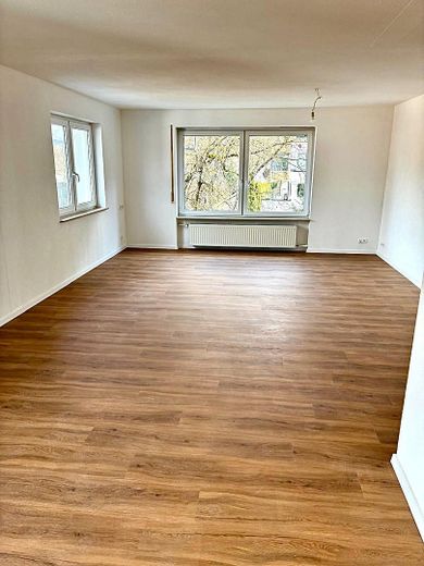 Mehrfamilienhaus mit Panoramablick in Blaubeuren – Wohnzimmer 1. OG