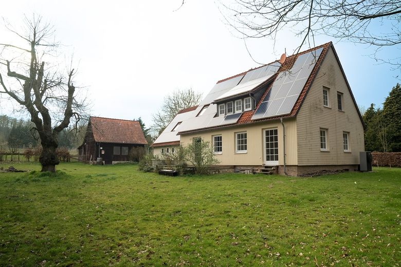 Waldrand‑Forsthaus mit Einliegerwohnung, Scheune & 5.920 m² Grundstück – Effizienzklasse B – Foto 6