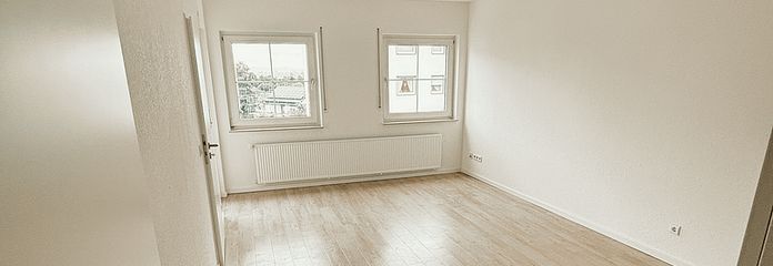 Zentrale Eigentumswohnung in Siegburg, Kaldauen zu verkaufen – Wohnzimmer