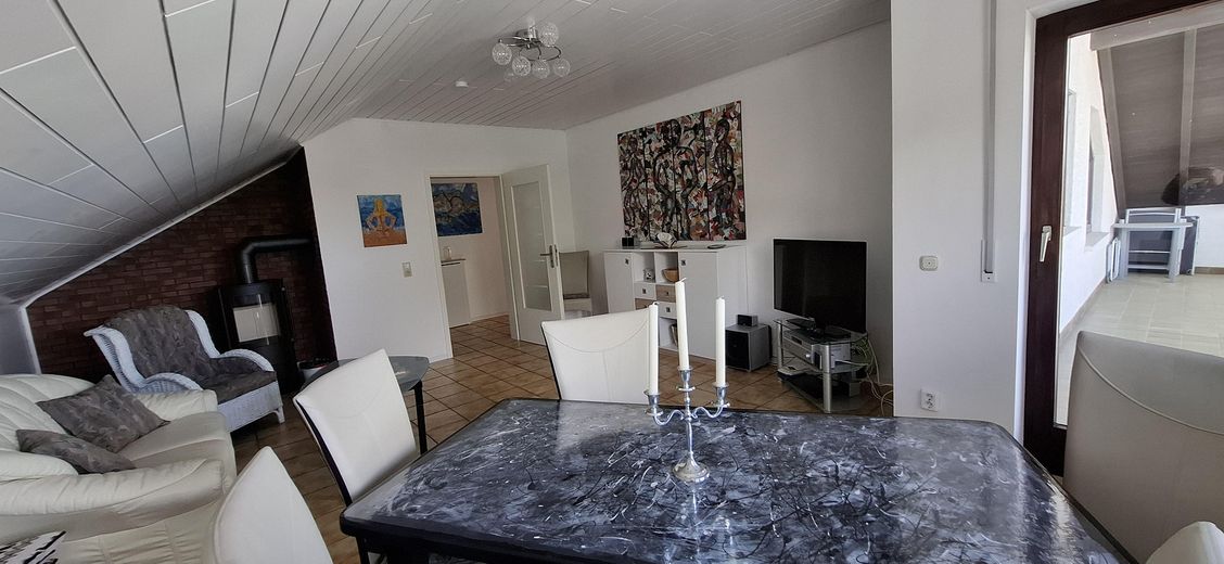 Zweifamilienhaus plus Appartement - Provisionsfrei – Wohnzimmer Obergeschoss