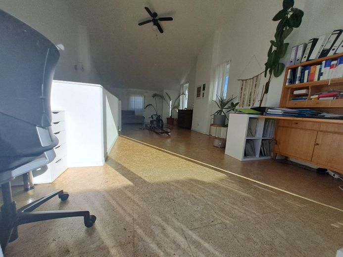 Lichtdurchflutete Galerie