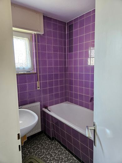 Casa bifamiliare indipendente in posizione privilegiata ai margini del paese a Königsbach-Stein – Foto 20