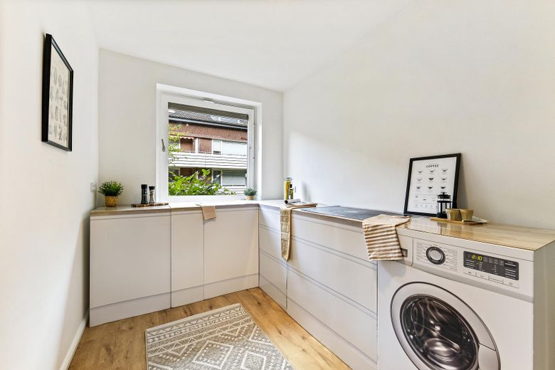 Appartement moderne de 4 pièces, rénové, première occupation et sans commission – Photo 4