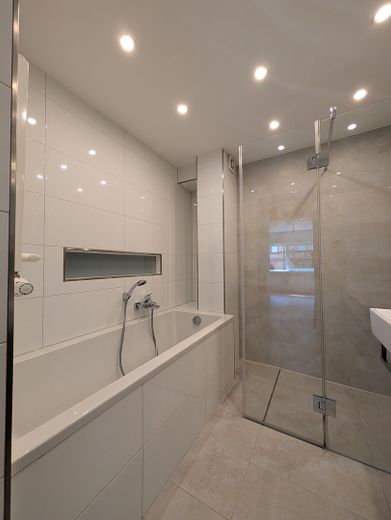 Familien- und Tierfreundliche Stadtwohnung 4 Zimmer Wohnung – Badezimmer