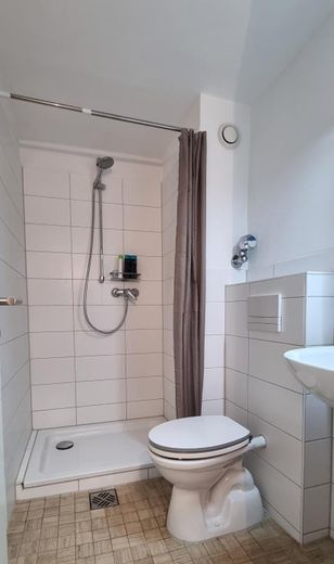 1-Zimmer-Apartment in Berlin Tempelhof - perfekt für Studierende – Duschbad