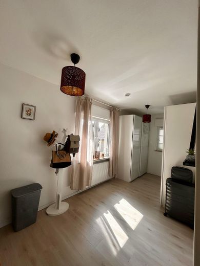 Geräumiges Ankleidezimmer