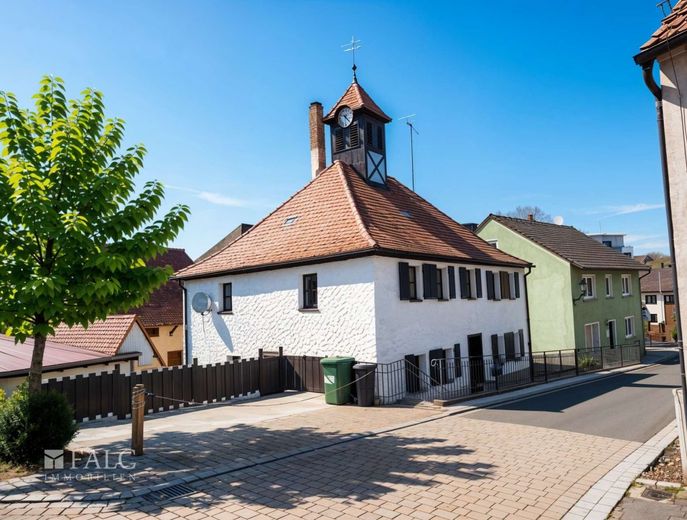 Haus und Parkplatz