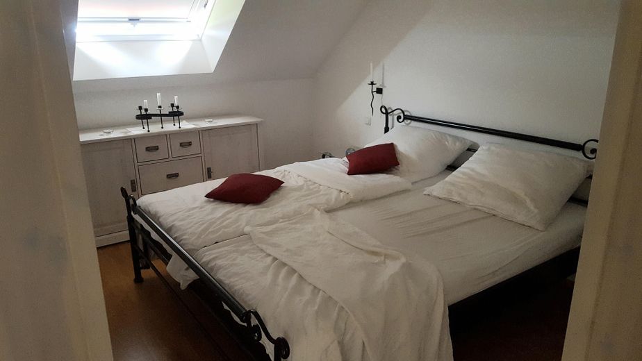 Blick ins Schlafzimmer 2