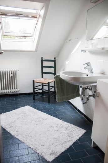 Badezimmer m Dusche im OG