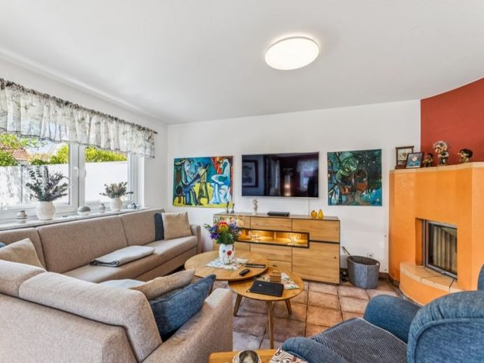 Neuwertiges Drei-Giebel-Haus * Doppelhaushälfte zum Kauf auf Nießbrauchbasis – Foto 1