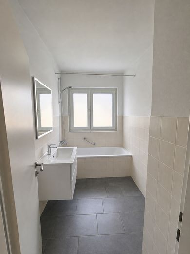 Provisionsfrei: Gepflegte 3-Zimmer-Wohnung mit Südwestbalkon – ab Dezember bezugsfrei – Beispiel mögl. Badauffrischung