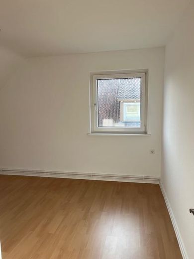Lichtdurchflutete charmante 3 Zi-DG-Whg. renoviert-in bester grüner Lage - – Arbeitszimmer 