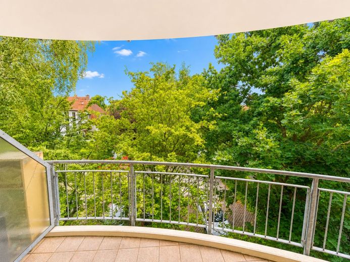 BEZUGSFREIES APPARTMENT IN BESTLAGE VON PLAUEN – Balkonansicht