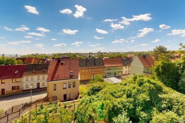 SENZA PROVVIGIONE: Casa unifamiliare a Eisleben con soffitta ampliabile