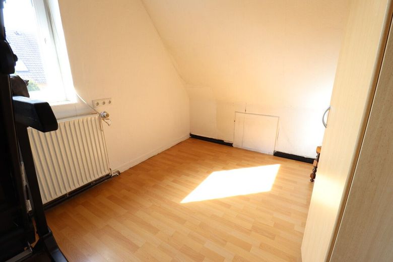 Charmantes Einfamilienhaus mit PV-Anlage und  viel Platz für die ganze Familie in Lehre ! – OG Zimmer 4