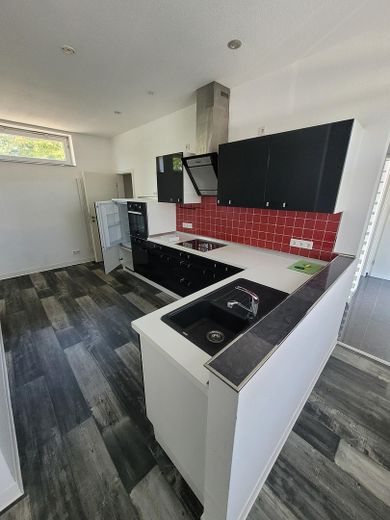 Moderno piso de 4 habitaciones (planta baja/sótano) con garaje propio en BS-Broitzem – Küchenbereich