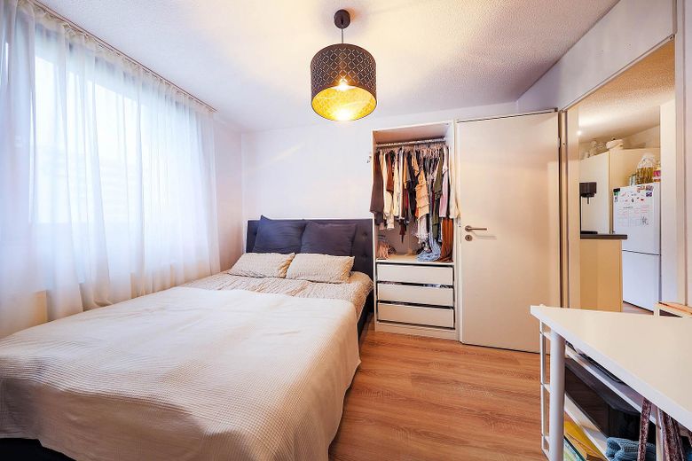 Commission-free 2-room apartment with balcony & garage in Konstanz – Schlafzimmer
