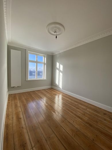 WG`s aufgepasst, Traumwohnung, 4 Zimmer Jugendstil, Top saniert, EBK, auf Zeit bis 30.April 2027 – Zimmer 2
