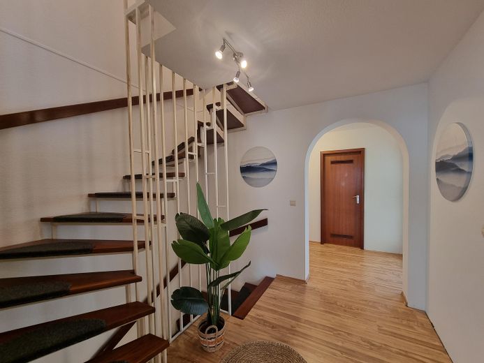 Schönes Reihenendhaus in zentraler Lage -PROVISIONSFREI- – Treppe