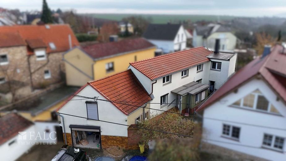 Ihre Immobilie ist nur ein Gebot entfernt – Drohne Front-Gebäude