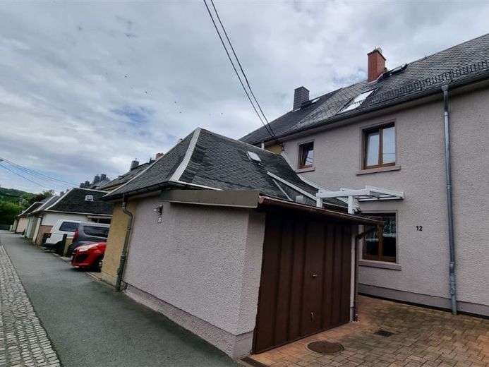 ***Attraktives Einfamilien-Reihenhaus mit Garten, Garage und Kamin in ruhiger Lage von Hohenstein-Ernstthal – Foto 1