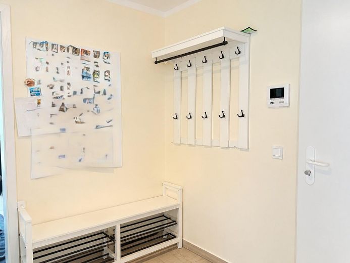 Für alle Lebensphasen: Moderne, barrierefreie EG-Wohnung mit Garten am Stadtpark Dietzenbach – Garderobe 