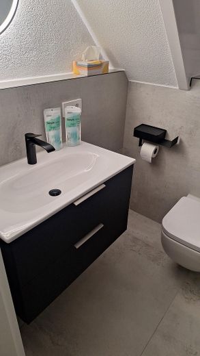 Occasione unica - Lussuoso appartamento duplex di 4,5 locali con vasca idromassaggio ecc. – Gästebad