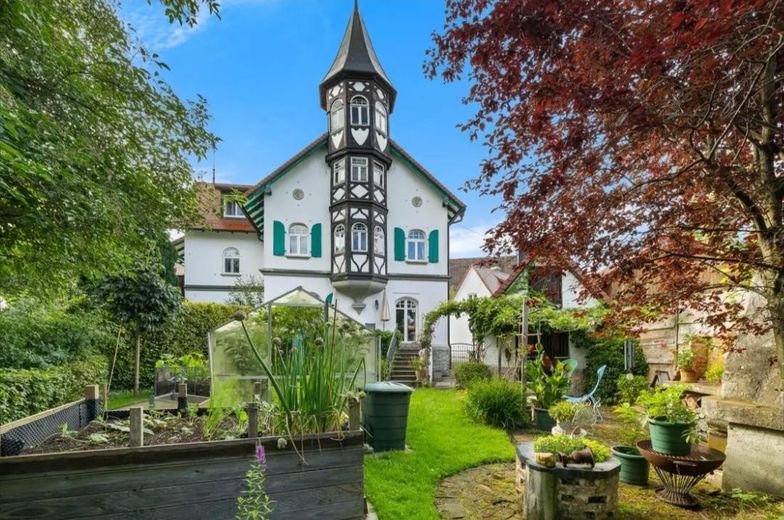 Willa w stylu secesyjnym z ogrodem i rozległym widokiem – Garten hinten