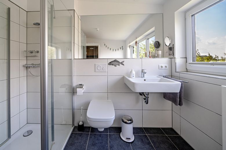 Freistehendes Ferienhaus im Ostseeressort Olpenitz Kappeln, Wasserlage – Bad oben