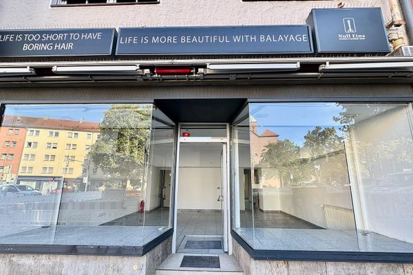 Interessante unità commerciale per parrucchiere, ufficio, negozio o studio in Allersberger Str.