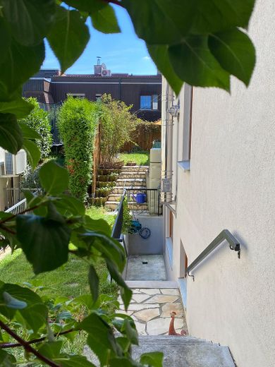 seitlicher Eingangsbereich